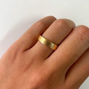 Minimalist Gold Ring, Size 7